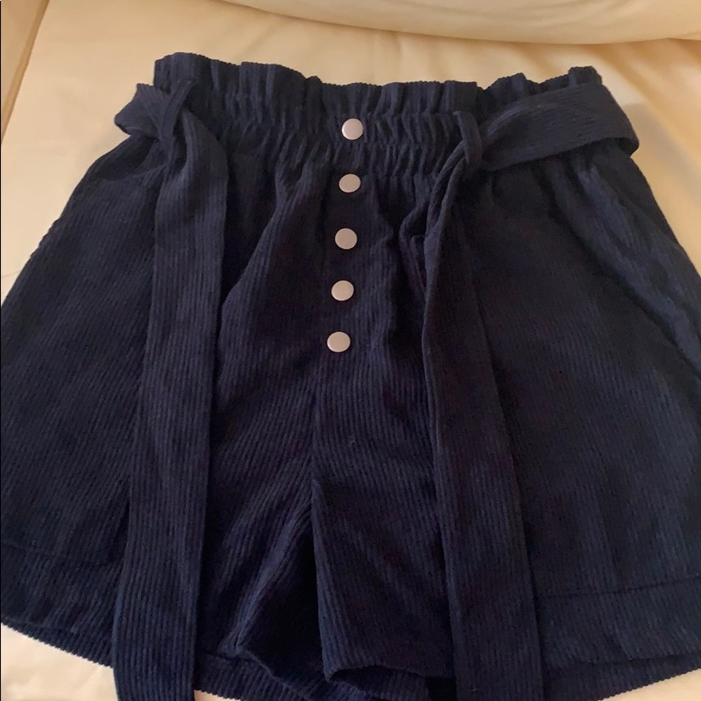 🎀NWOT Corduroy belted shorts🎀